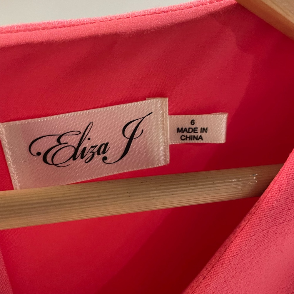 Coral pink cap sleeve dress - Picture 2 of 4
